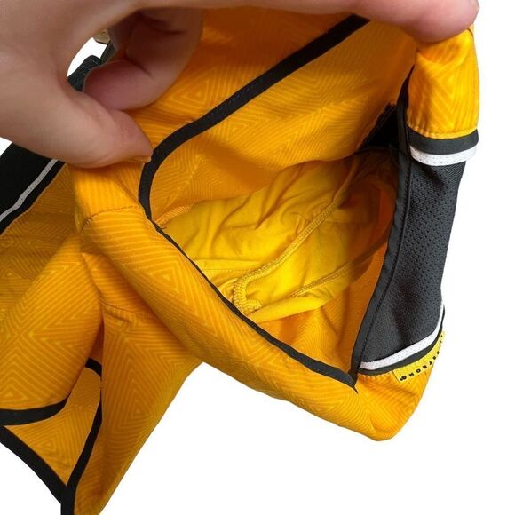 NIKE xs Dri-Fit Livestrong Shorts - Picture 9 of 16